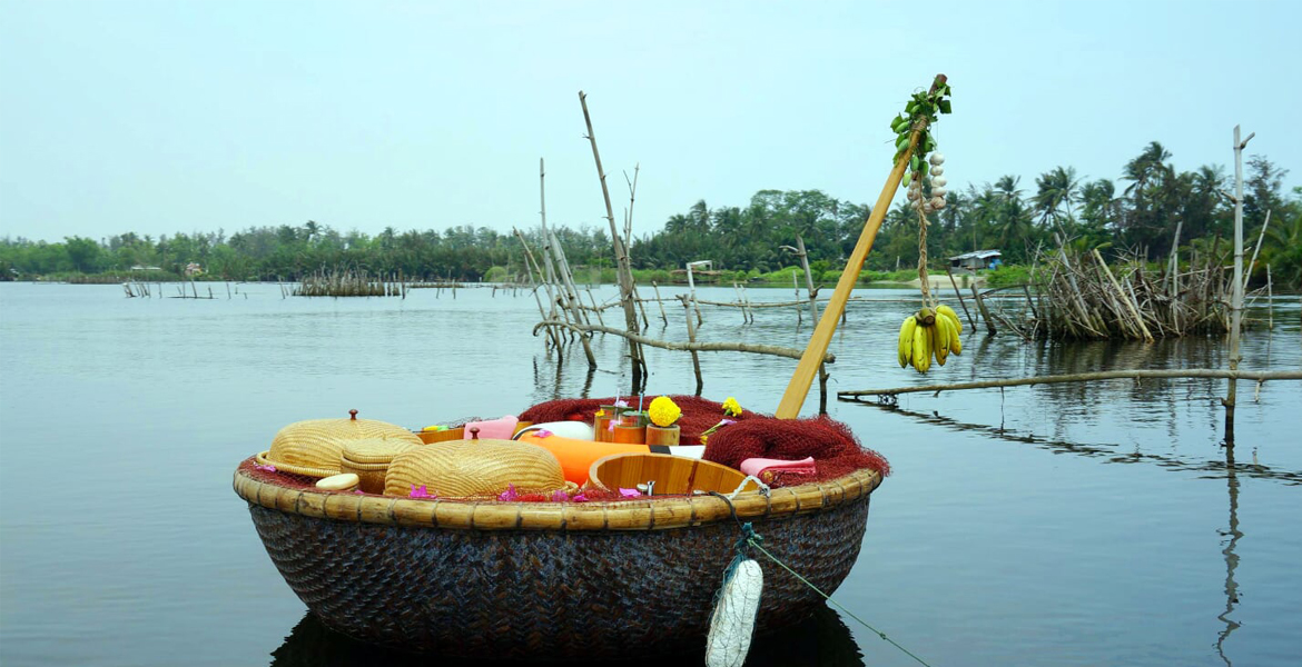 Hoi An Kayaking with Floating Bar Tour